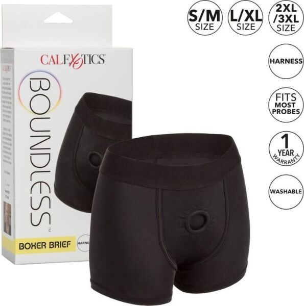 Postroj strap-on CalExotics Boundless Boxer Brief L/XL ve tvaru boxerek v černé barvě