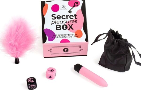 Erotická hra Secret Pleasures Box od Secret Play s dvěma kostkami, růžovým vibračním vajíčkem, růžovým pírkem a černým saténovým sáčkem