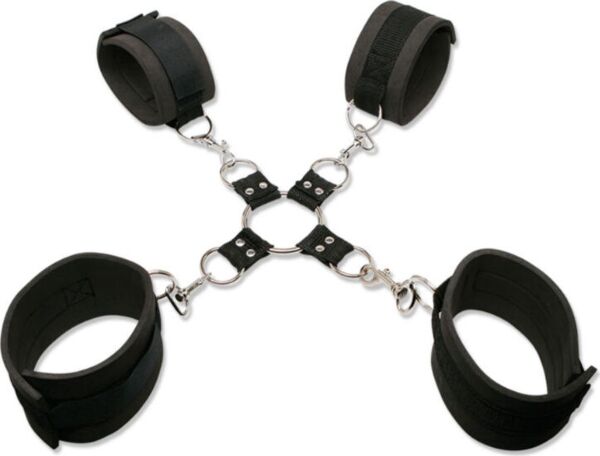Pipedream Extreme Hogtie Kit s pouty na zápěstí a kotníky, kovovým hogtie a maskou na oči