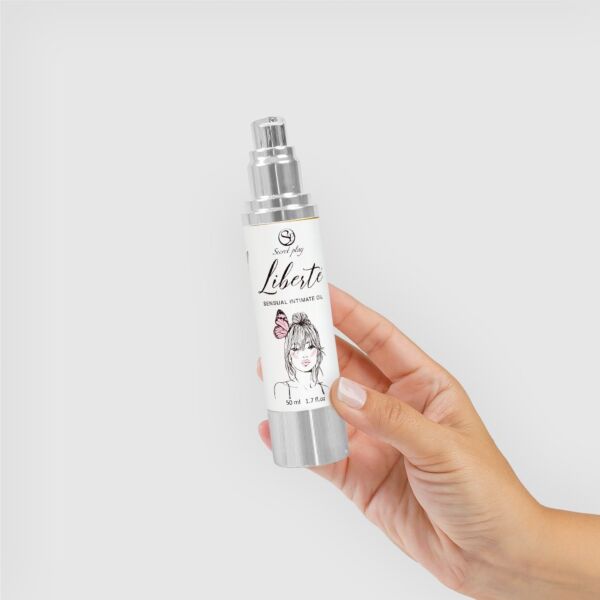 Intimní hydratační olej Secret Play Liberté v airless obalu o objemu 50 ml