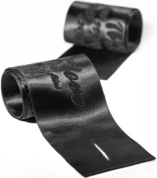Dva saténové pásky Bijoux Indiscrets Silky Sensual Handcuffs s aksamitovým potiskem