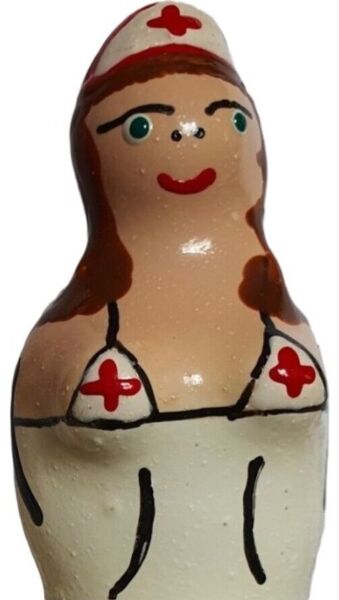 Vtipný kondom Condomerie Sestřička bruneta, ručně malovaný