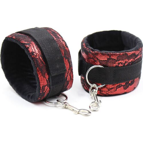 Pouta Ohmama Fetish s pohodlným sametovým povrchem